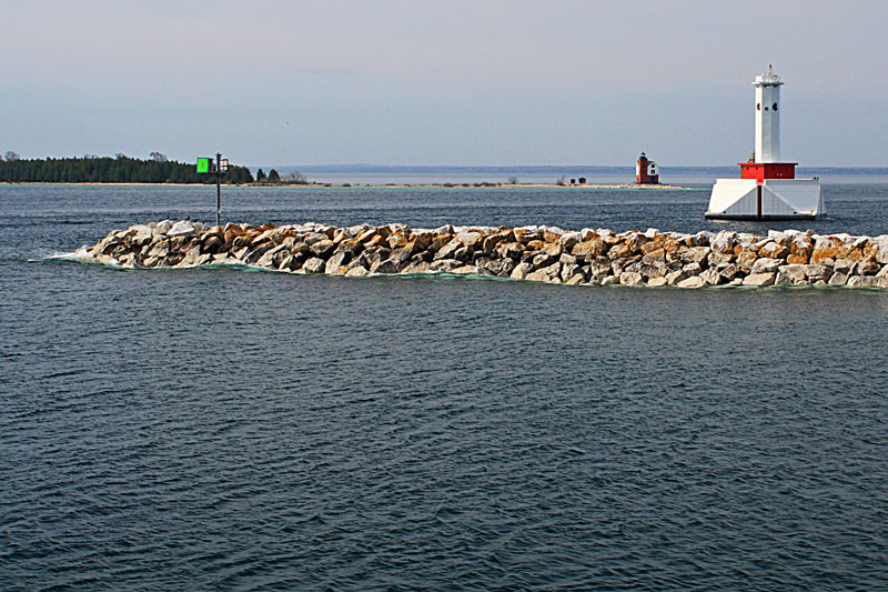 the round islannd lighthouse